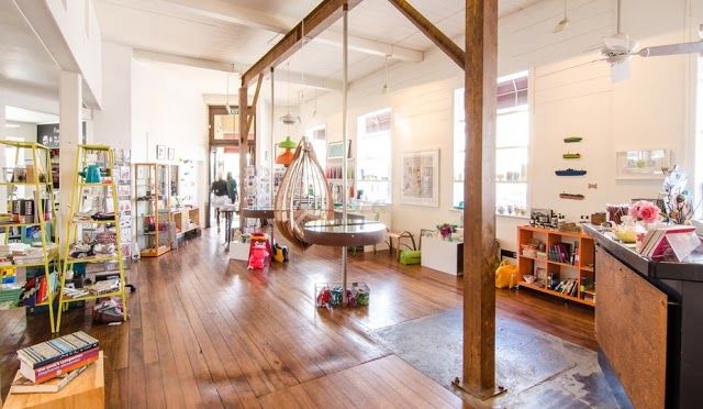 Red Art Gallery & Cafe